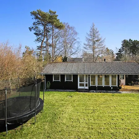 Charming Holiday Home At Sought-After Tisvilde Ferienhaus Vejby